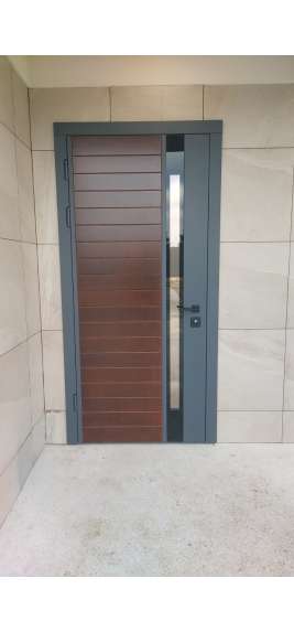 НАШІ РОБОТИ Вхідні двері металеві в будинок. Накладки из тонованої вологостійкої фанери